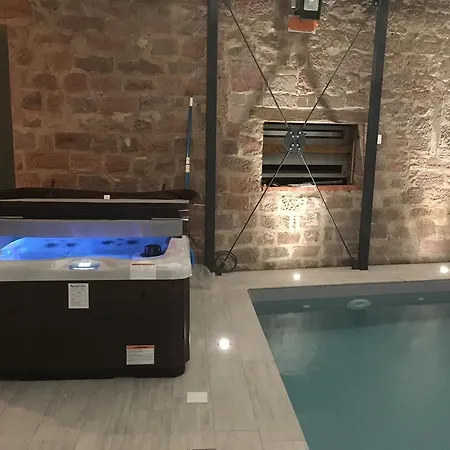 Guest House & Spa Tour Des Remparts *